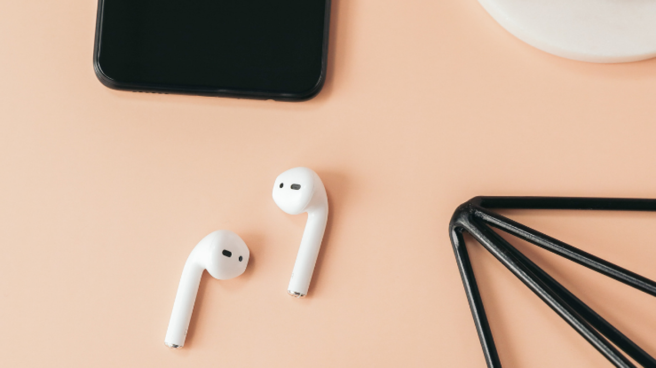 1. AirPods Pro: Teknolojinin En İyi Kulaklığı